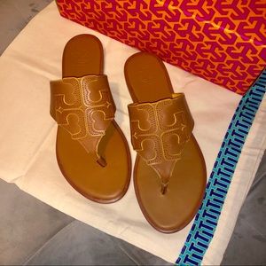 TORY BURCH Tan Sandals. Size 6.